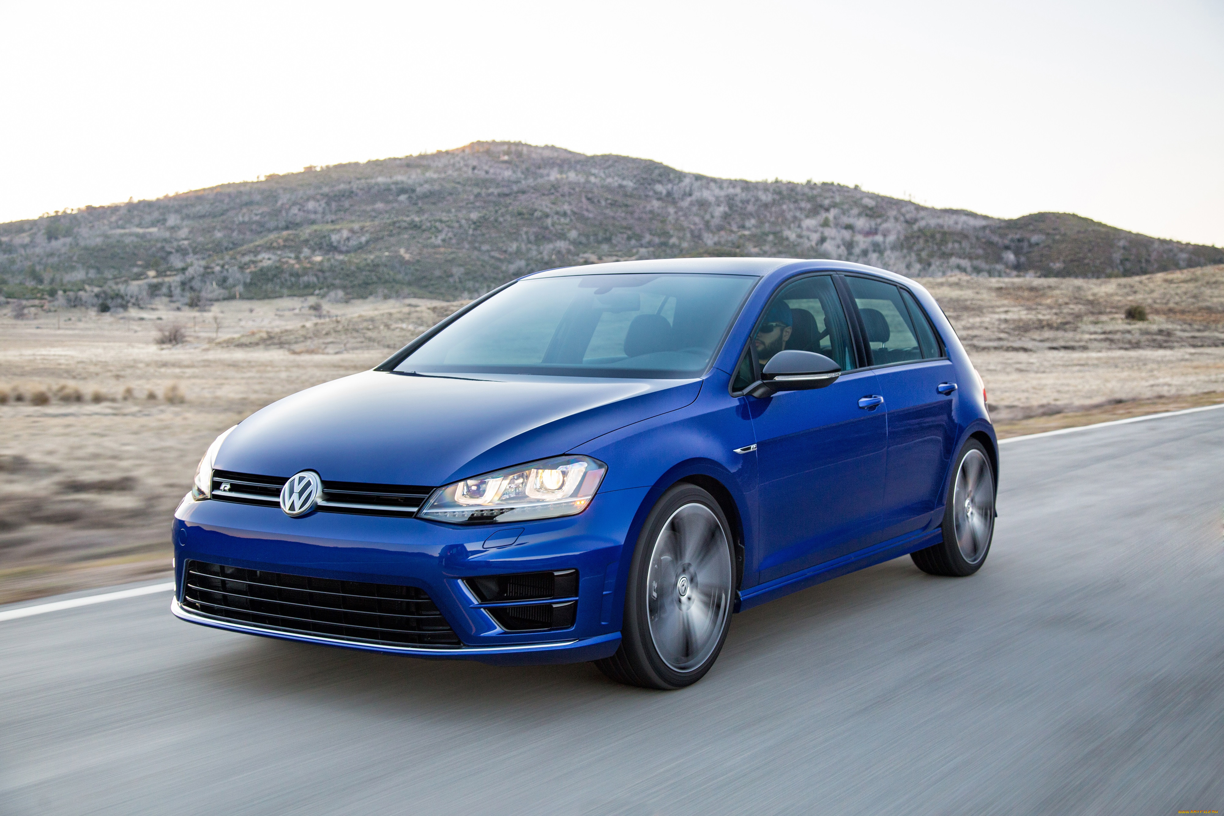 Volkswagen синий. VW Golf 2015. VW Golf r 2015. Фольксваген Golf 2015. Фольксваген гольф 8 темно синий.